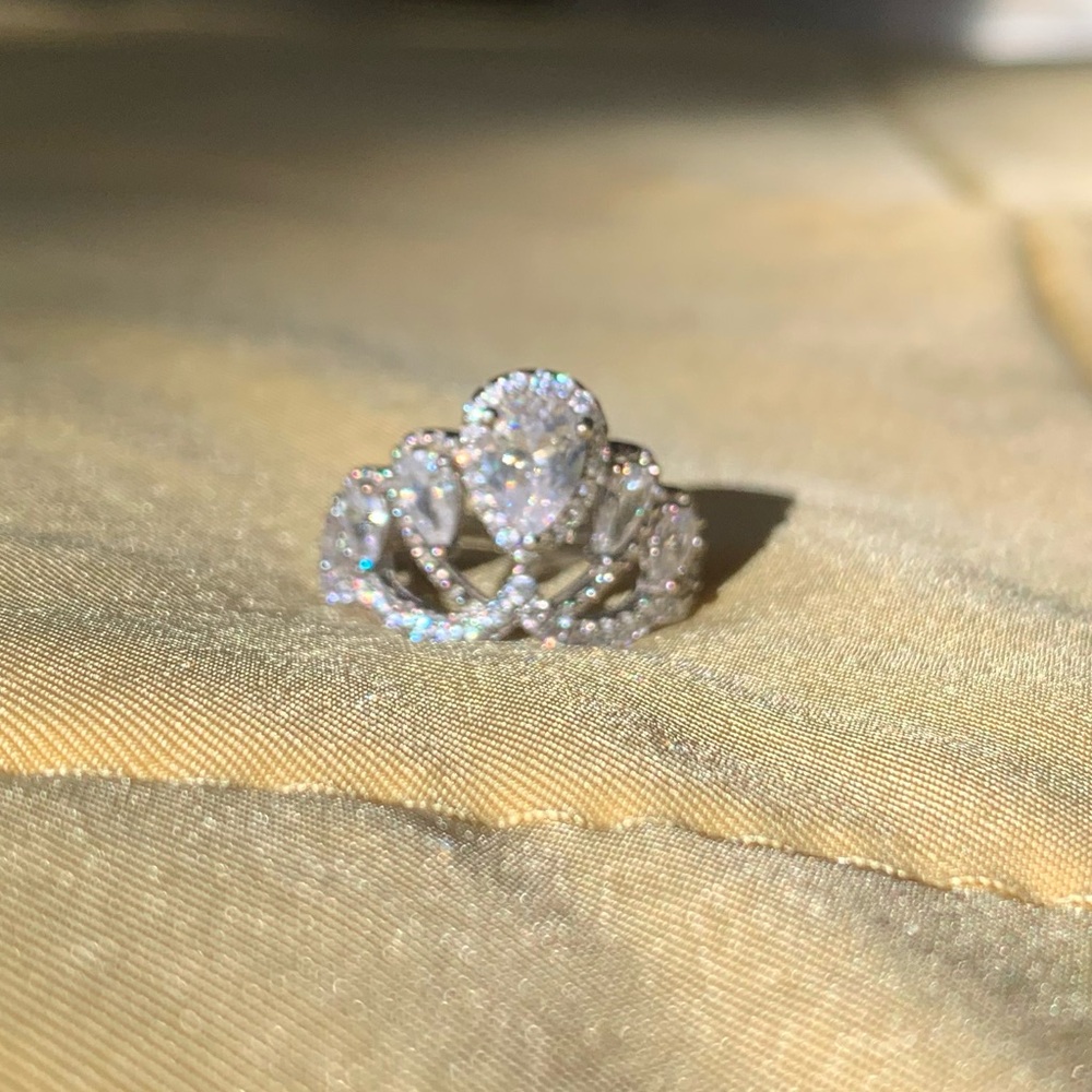 Sparkling Silver Women's Crown Ring